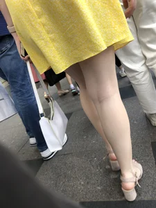 Hot blonde candid chick wearing a yellow dress street creepshots