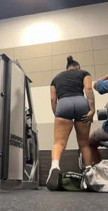 Latina loves to show her big ass
