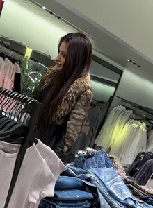 (OC) SQUAT GIFs Pretty MILF Christmas Tree In Leather Pants