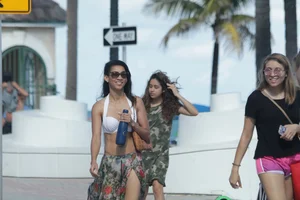 Florida beach and bikini girls