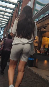 Amazing girl in grey spandex shorts at the mall, closeups of her firm hot ass and her crotch