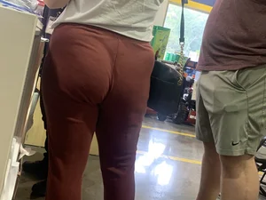 Big booty older lady in tight sweats