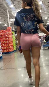 2 petite latinas in shorts+vid