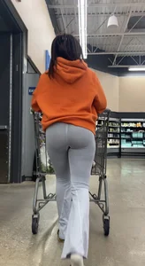 Short Latina has a very sexy ass in tight leggings (+ gifs)