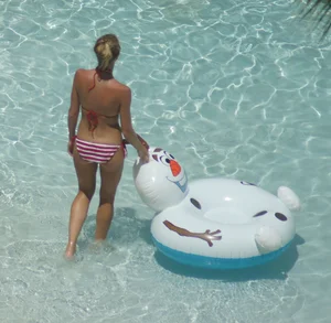 Blonde babe at the pool with sexy body in USA bikini
