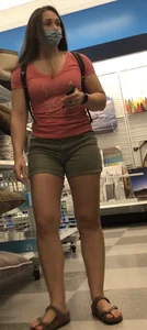 Thicc art lover Milf in shorts