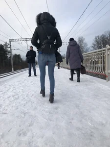 Hot Girl in Tight Jeans Winter Creep