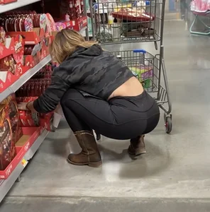 Fit milf giving me all the angles had me stiff