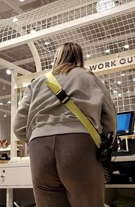 Teen booty in joggers