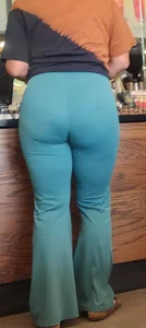 Third time capping this big ass milf in flared leggings