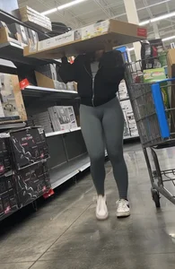 Nice ass in Aurola leggings at Walmart