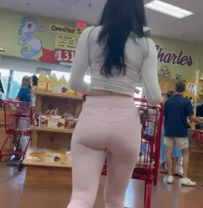 Jiggly booty latina in light pink lulu’s (OC)