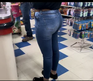 Bubble butt Latina