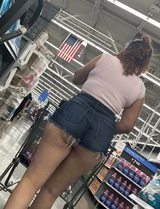 Cheeks out daisy dukes