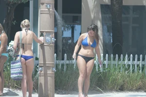 Candid Florida beach and bikini girls
