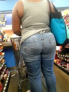 Fat ebony ass in tight jeans at Walmart