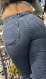 Really Oblivious Latina milf let me get all the angles