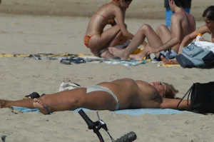 Sexy mature girls on Vilanova topless beach