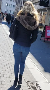 Nice milf in tight jeans street creepshots