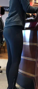 Blonde babe with a nice ass getting lunch in leggings and jeans
