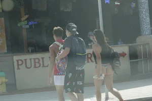 Even more sexy Florida bikini babes including a midget in a bikini