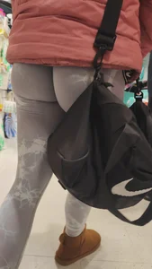 Bubble ass college blonde in gray wedgie leggings