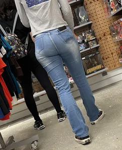 Nerdy booty in tight jeans