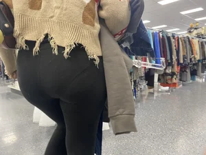 HOT VPL on sexy ass shopping in leggings! (OC)