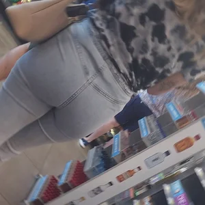 Girl in tight jeans bends over in front of me