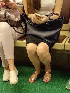 Hot candid girls with amazing legs in subway trains creepshots