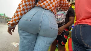 BIG AND VOLUMOUS ASS (NOT OC)
