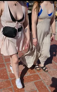 Cleavage mix at cruise port (OC)