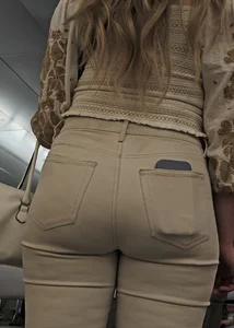 PAWG in light brown Jeans.