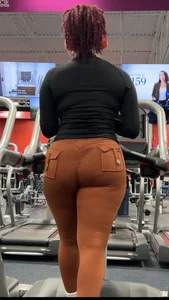 iNSANE LIGHT SKIN RED HEAD EBONY WIT craZ PHAT ASS(tread mill)