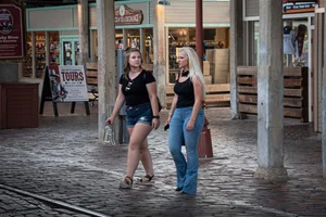 Curvy Texas blonde in tight jeans