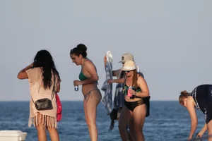 Deerfield Beach girls in bikinis