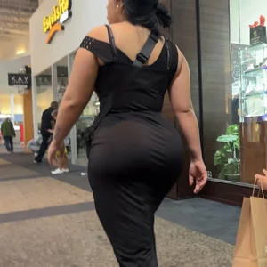 Beautiful Big booty hourglass Latina milf