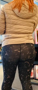 Nice latina cheeks in leggins‼️