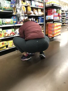 Squatting Teen Green Lulu VTL