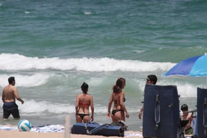 Sexy Florida beach bikini girls