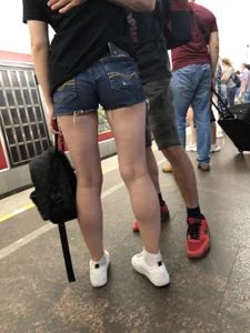 Nice Candid Booty in Tight Denim Shorts And Hot Stocky Legs Subway Creepshots