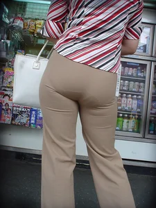 Booty in Brown Pants Street Candid Closeup Photo