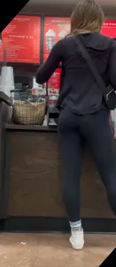 Nice ass in leggings getting Starbucks