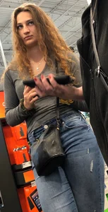 Tall chick in tight jeans at Best Buy
