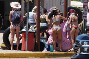 Sexy bikini girls