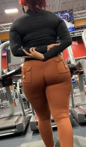 iNSANE LIGHT SKIN RED HEAD EBONY WIT craZ PHAT ASS(tread mill)