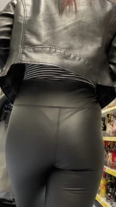 Milf in leather leggings with VTL