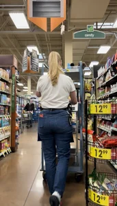 Same Kroger milf Pawg Diff day & Jeans. Caught