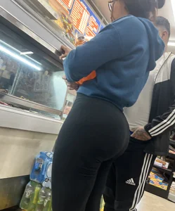 Big booty Latina in neighborhood store (oc)