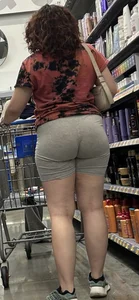 Nice buns in grey short‼️